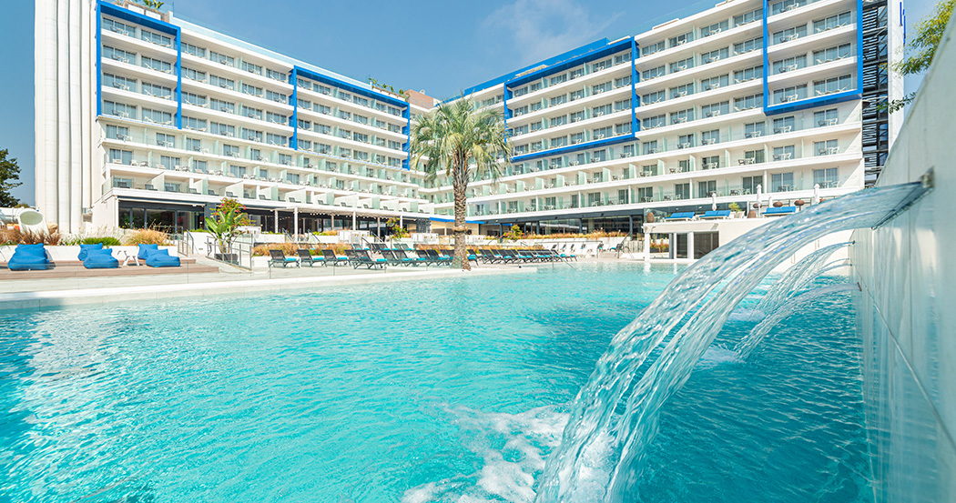 L'Azure Hotel