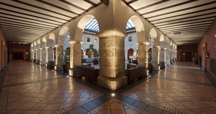 Ac Palacio De Santa Ana