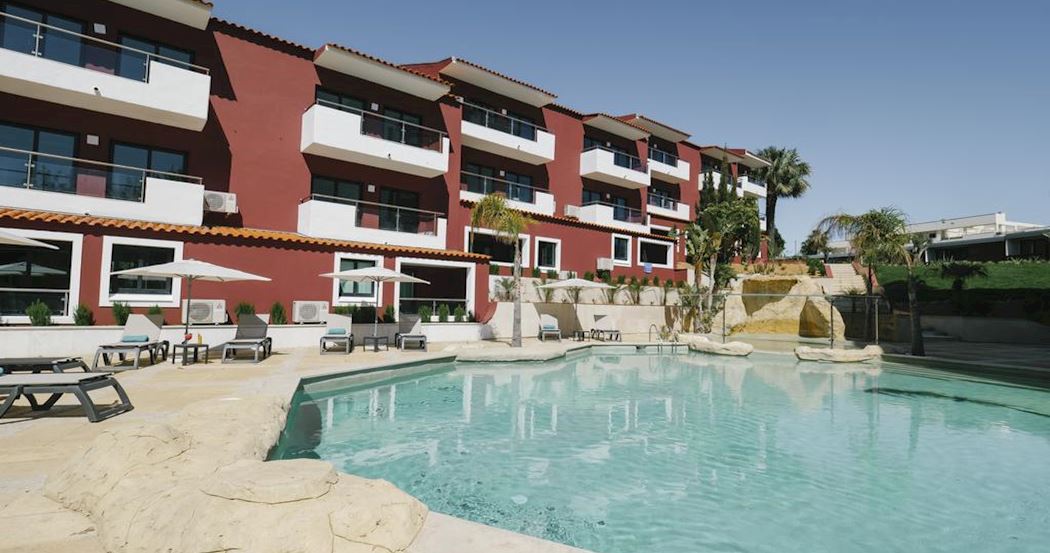 Topázio Vibe Beach Hotel & Apartments